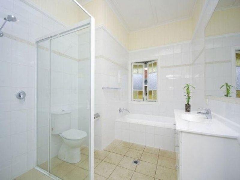 42 Shaw Road, Wooloowin QLD 4030