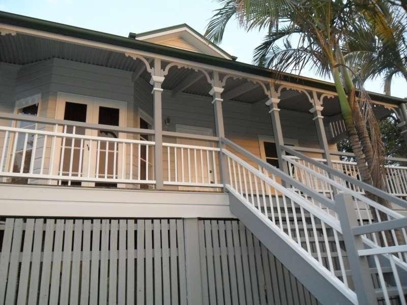 2/10 Cook Street, Red Hill QLD 4059