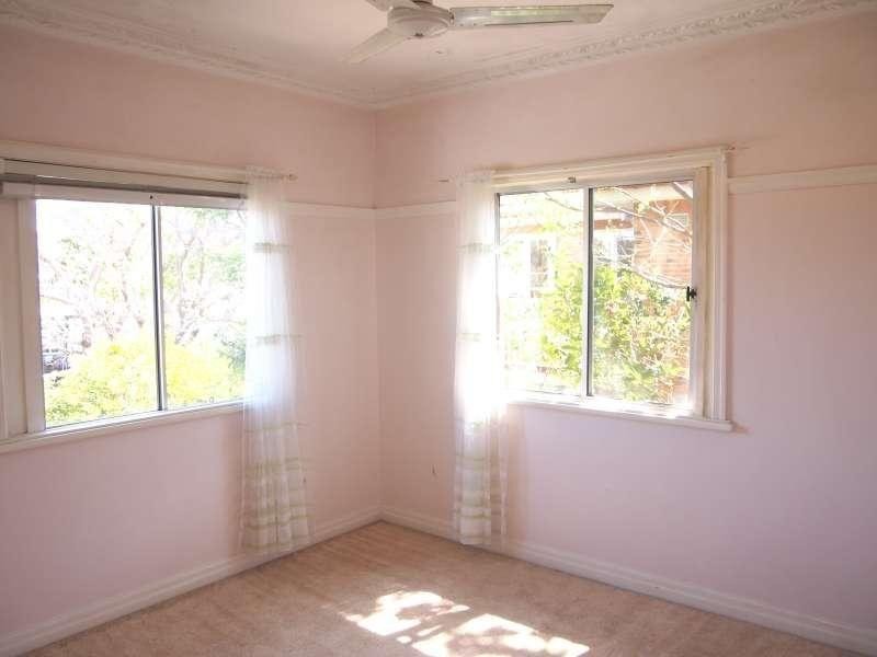 12 Tathra Street, Stafford QLD 4053