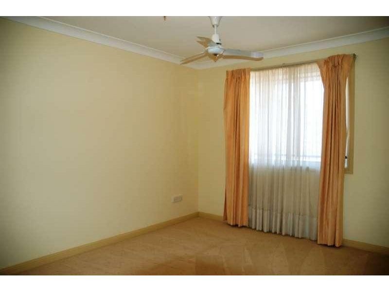 261 Winstanley Street, Carindale QLD 4152