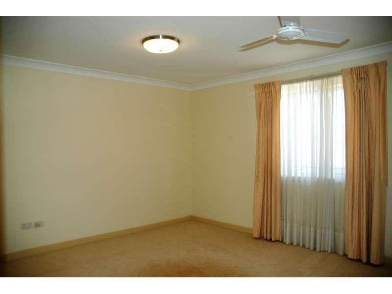 261 Winstanley Street, Carindale QLD 4152