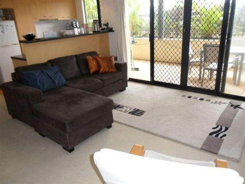 4/180 Carmody Road, St Lucia QLD 4067