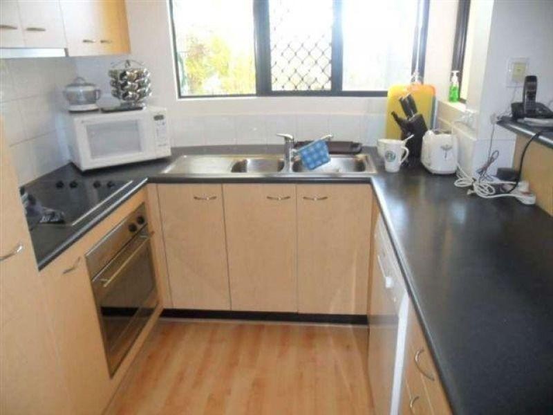 4/180 Carmody Road, St Lucia QLD 4067