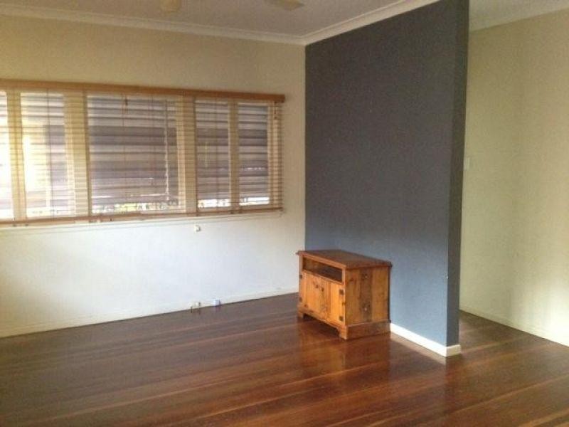 15 Tyne Street, Taringa QLD 4068