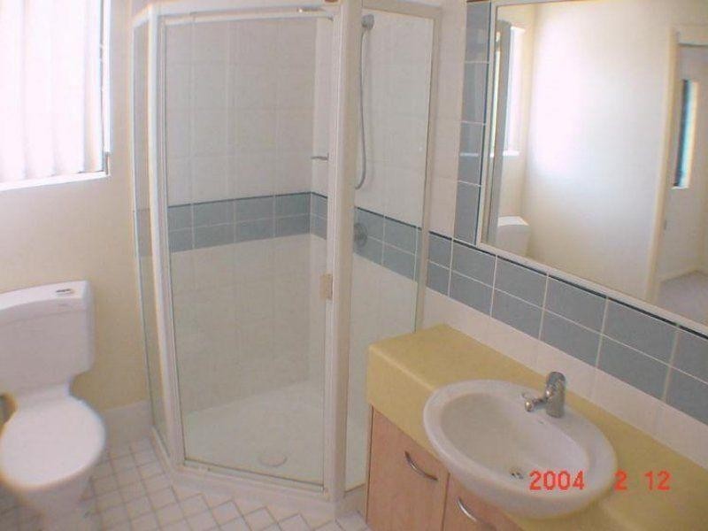 8/66 Depper Street, St Lucia QLD 4067