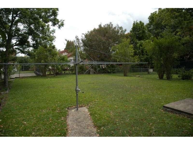 857 Cavendish Road, Holland Park West QLD 4121