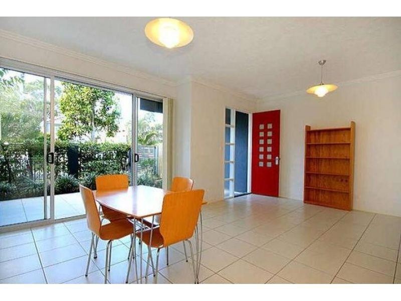 2/97 Primrose Street, Sherwood QLD 4075