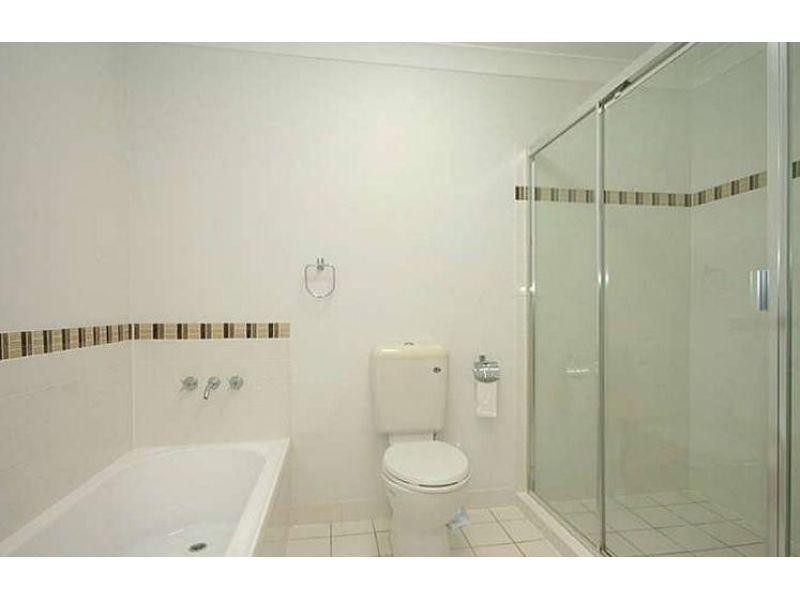 2/97 Primrose Street, Sherwood QLD 4075