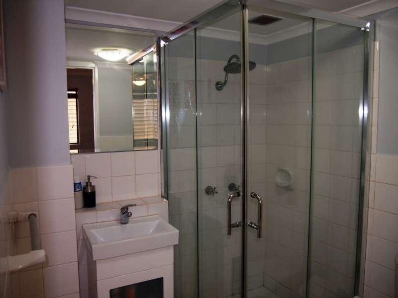 2/27 Harrys Road, Taringa QLD 4068