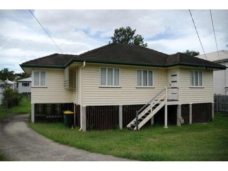 128 Macrossan Avenue, Norman Park QLD 4170