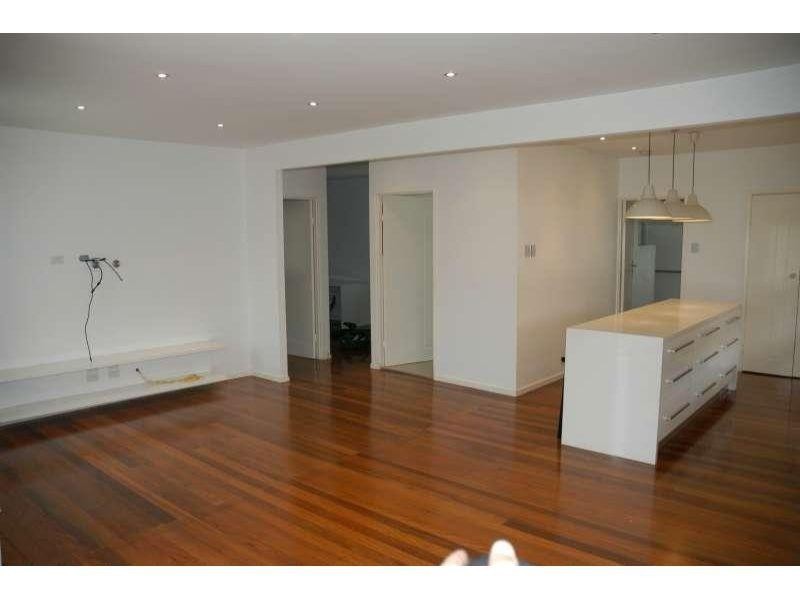 128 Macrossan Avenue, Norman Park QLD 4170