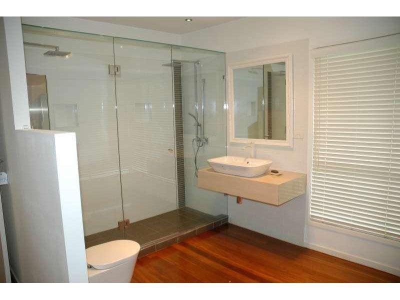 128 Macrossan Avenue, Norman Park QLD 4170