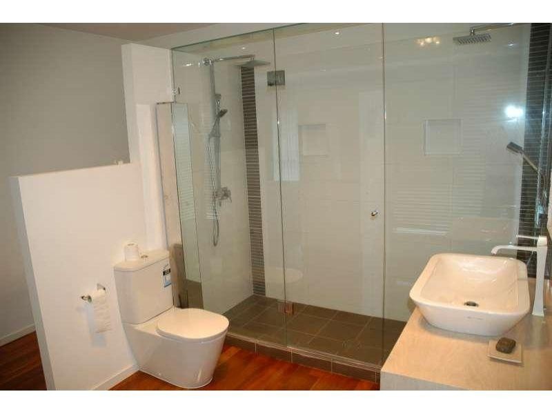 128 Macrossan Avenue, Norman Park QLD 4170