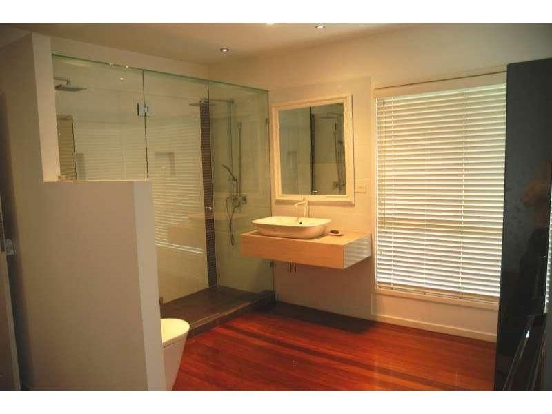 128 Macrossan Avenue, Norman Park QLD 4170