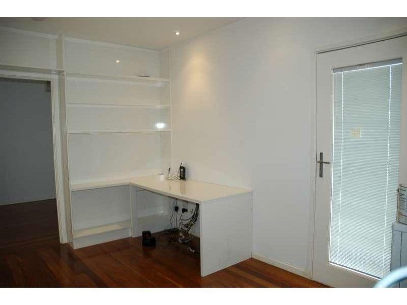 128 Macrossan Avenue, Norman Park QLD 4170