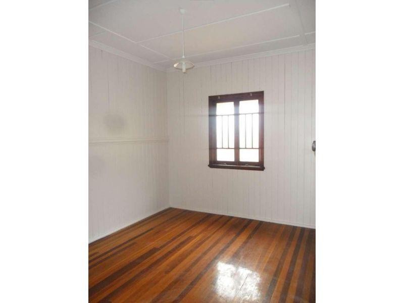 9 Seventh Avenue, Kedron QLD 4031