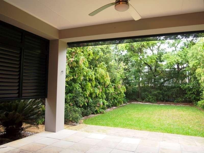 77 Malcolm Street, Hawthorne QLD 4171