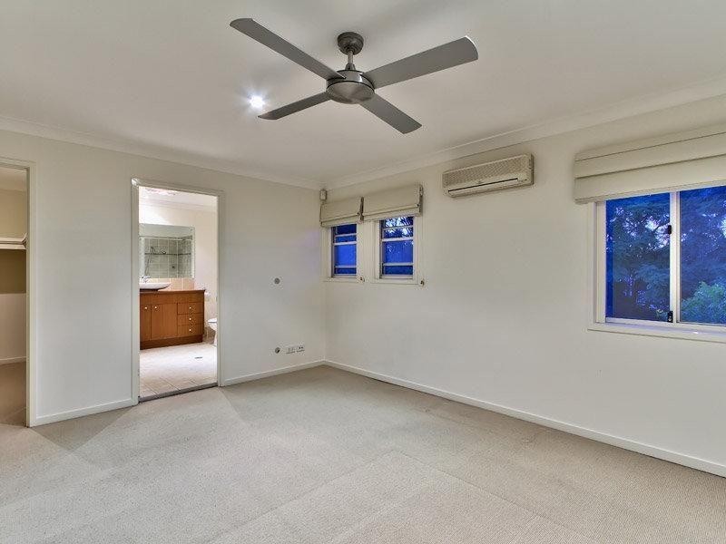 77 Malcolm Street, Hawthorne QLD 4171