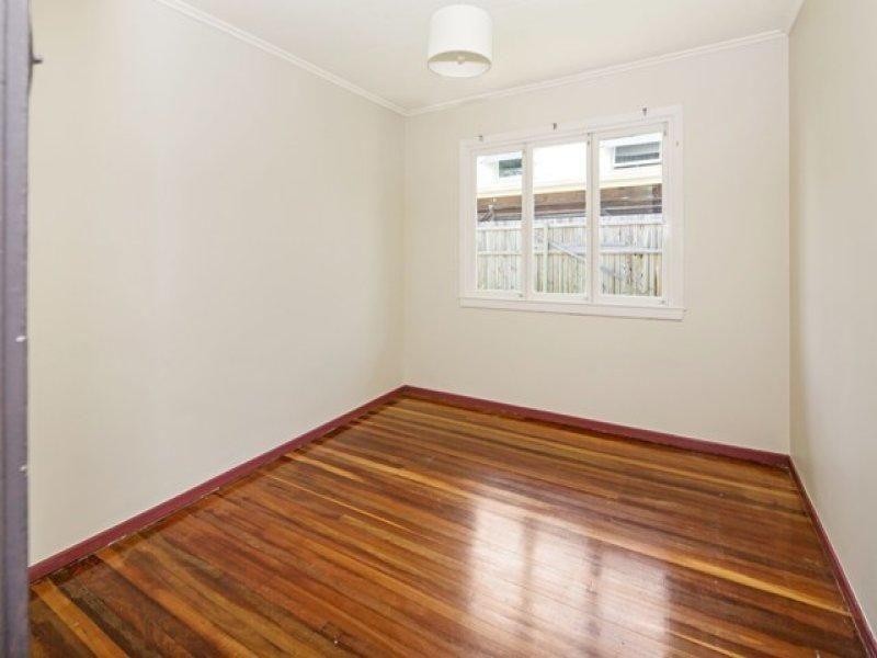 37 Amoria Street, Mansfield QLD 4122