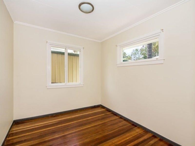 37 Amoria Street, Mansfield QLD 4122