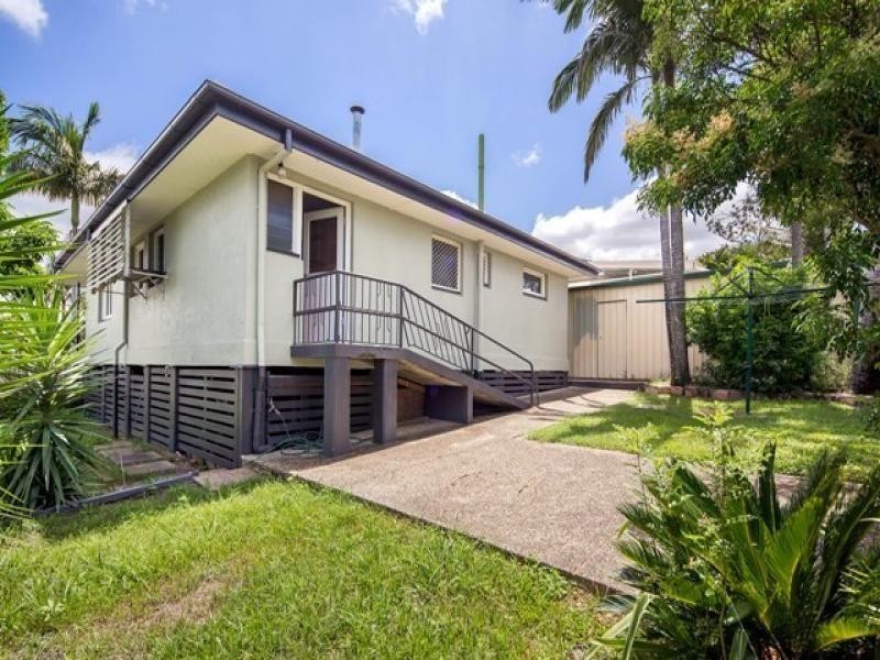 37 Amoria Street, Mansfield QLD 4122