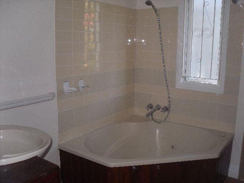 10 Diamond Street, Holland Park QLD 4121