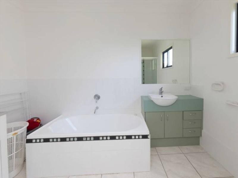 4 Pinehurst Court, Karana Downs QLD 4306