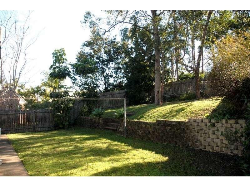 18 Tangmere Street, Chapel Hill QLD 4069