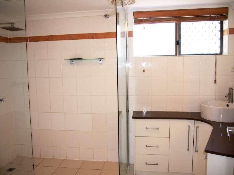 2/25 Scott Road, Herston QLD 4006