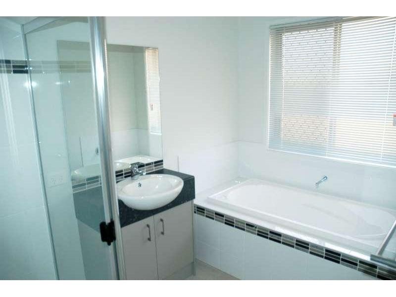 95 Whitmore Crescent, Goodna QLD 4300