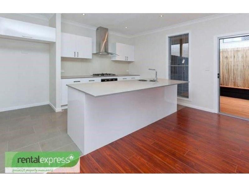 18 Hopman Way, Springfield Lakes QLD 4300