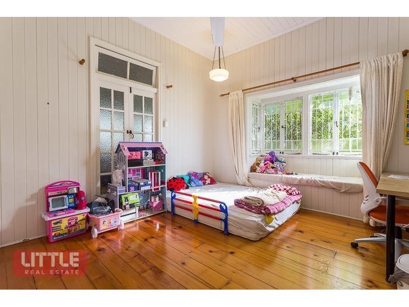 8 Parkhurst Avenue, Herston QLD 4006