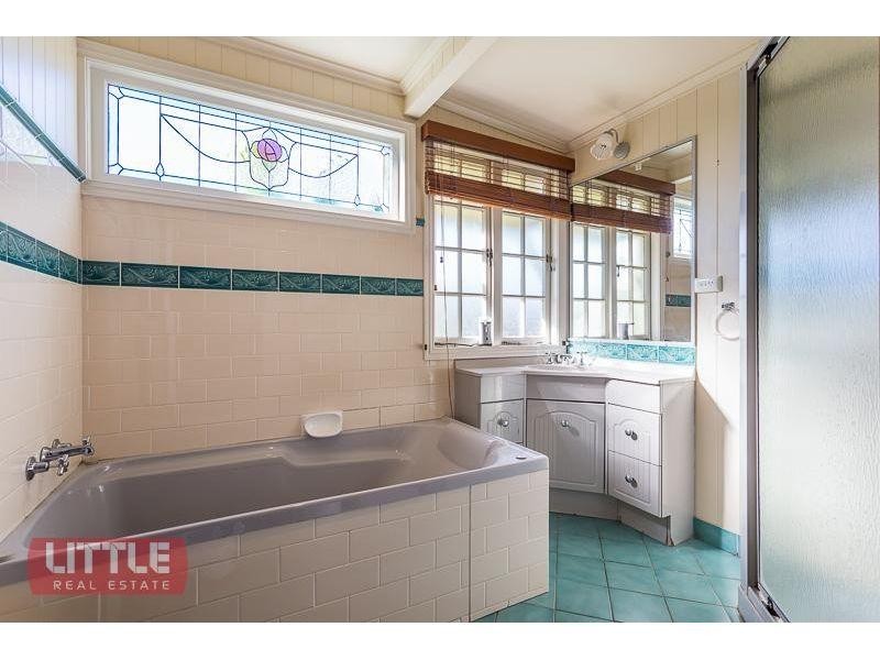 8 Parkhurst Avenue, Herston QLD 4006