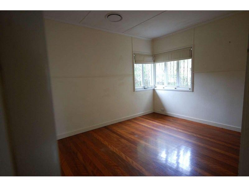 15 Monza Street, Holland Park West QLD 4121
