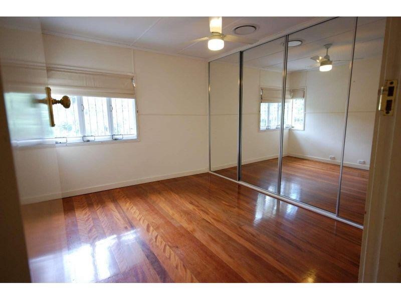 15 Monza Street, Holland Park West QLD 4121