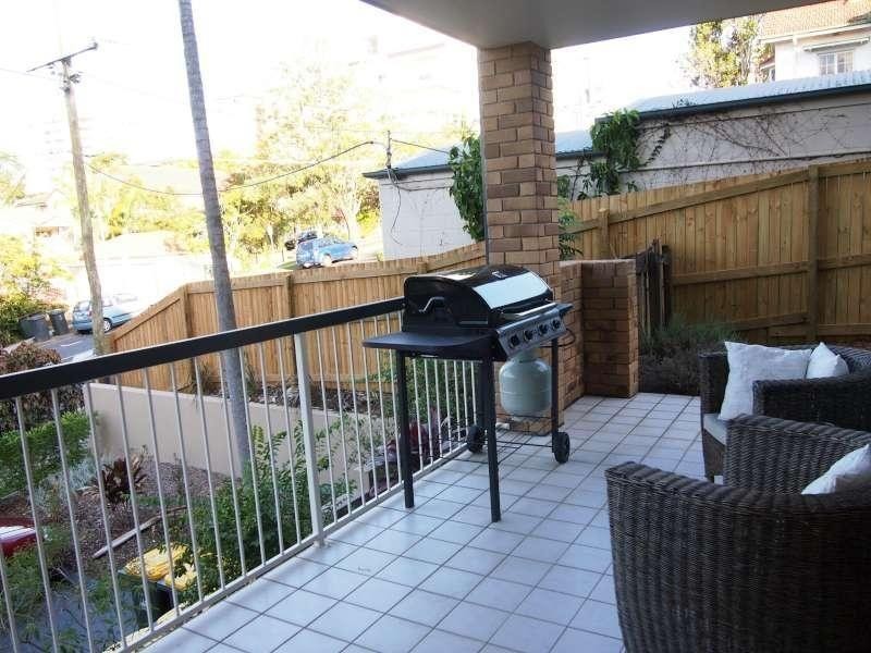 2/18 Lima Street, Auchenflower QLD 4066