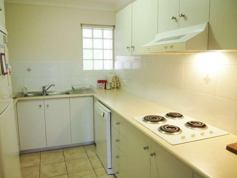 2/8 Clyde Road, Herston QLD 4006