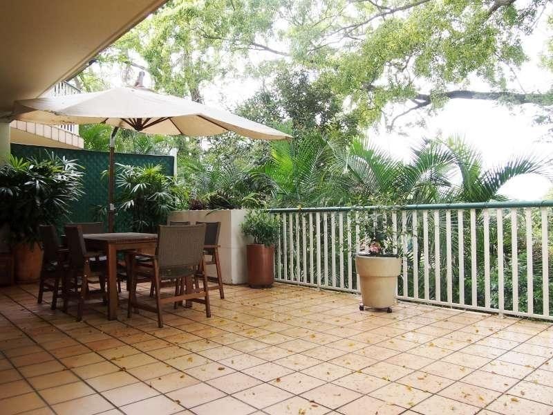 2/8 Clyde Road, Herston QLD 4006