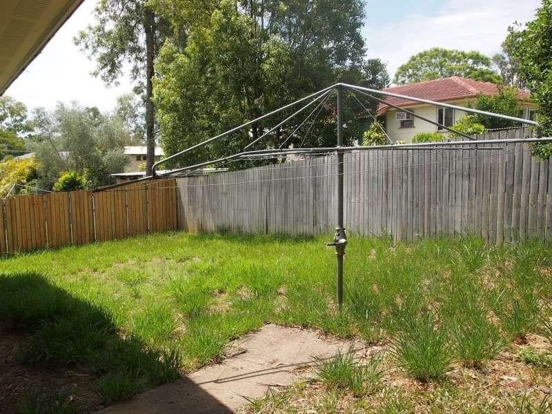 8 Odette Street, Leichhardt QLD 4305