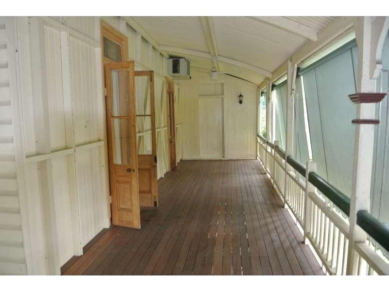 16 Graceville Ave, Graceville QLD 4075