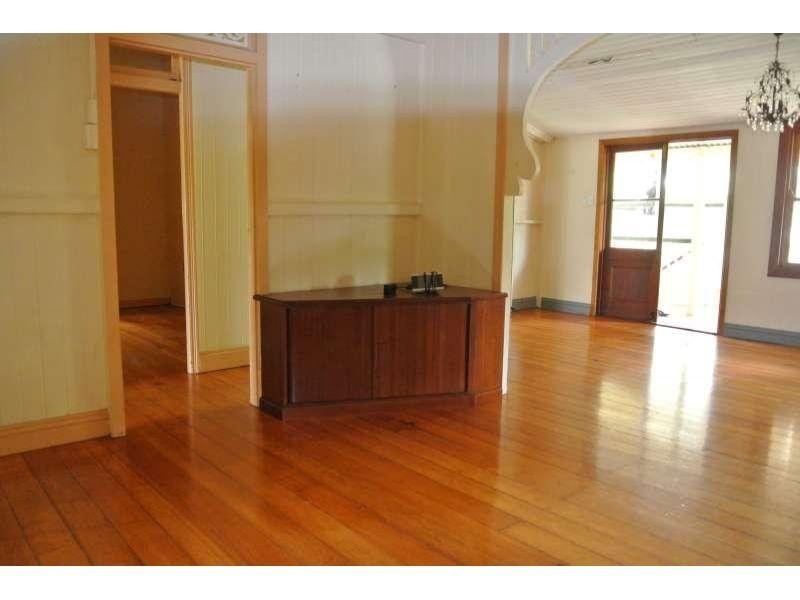 16 Graceville Ave, Graceville QLD 4075