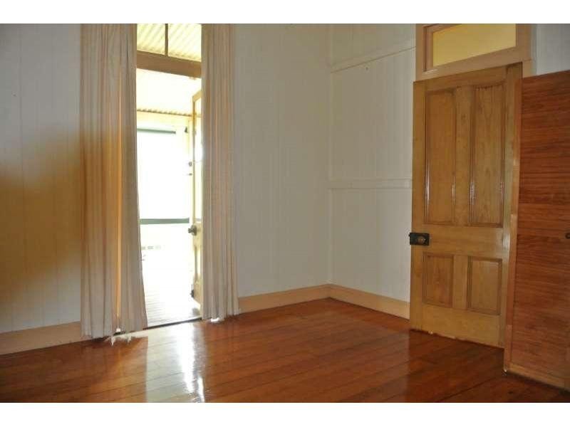 16 Graceville Ave, Graceville QLD 4075