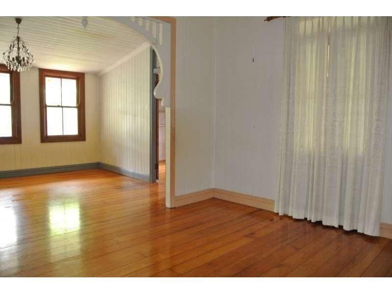 16 Graceville Ave, Graceville QLD 4075