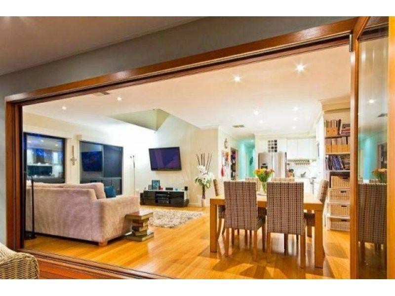 17 Chaseley Street, Nudgee Beach QLD 4014