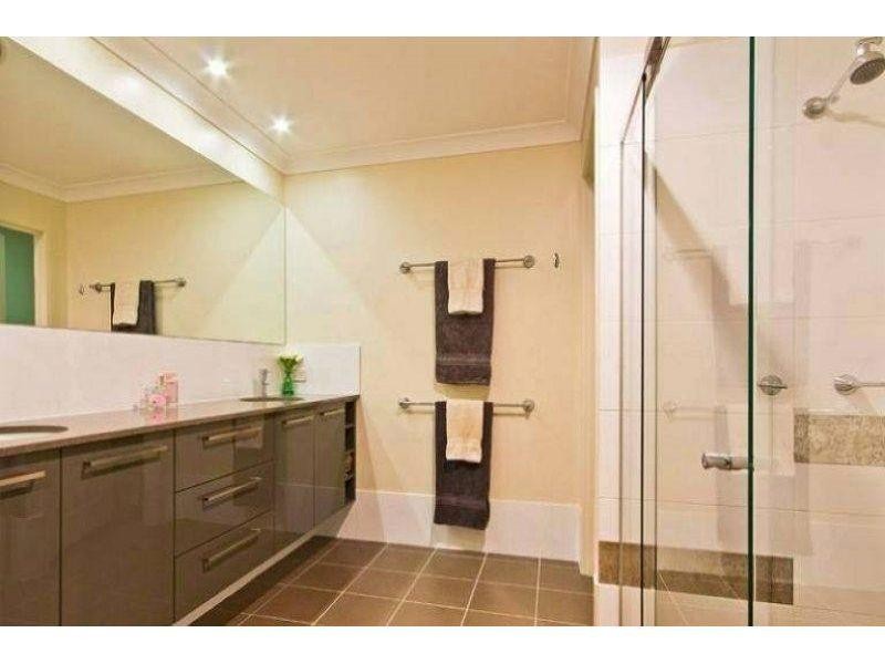 17 Chaseley Street, Nudgee Beach QLD 4014