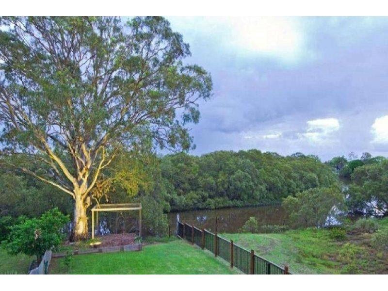 17 Chaseley Street, Nudgee Beach QLD 4014