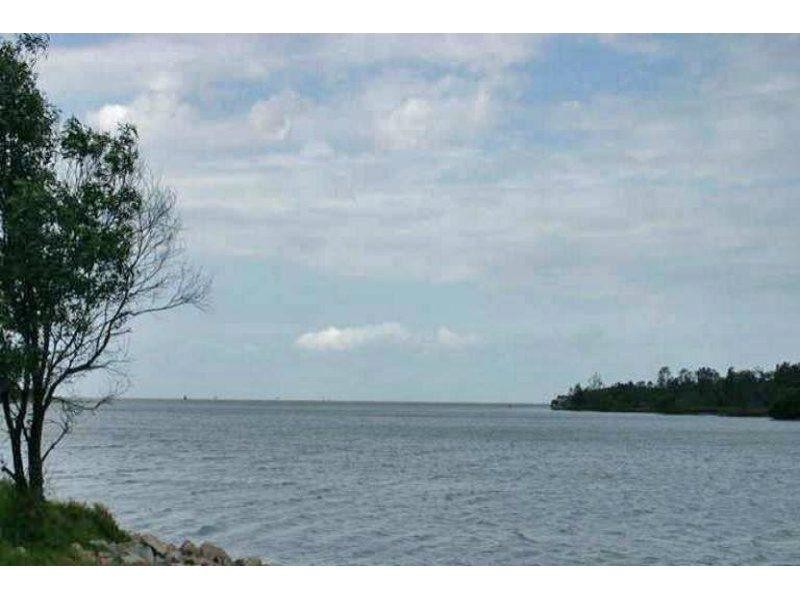 17 Chaseley Street, Nudgee Beach QLD 4014