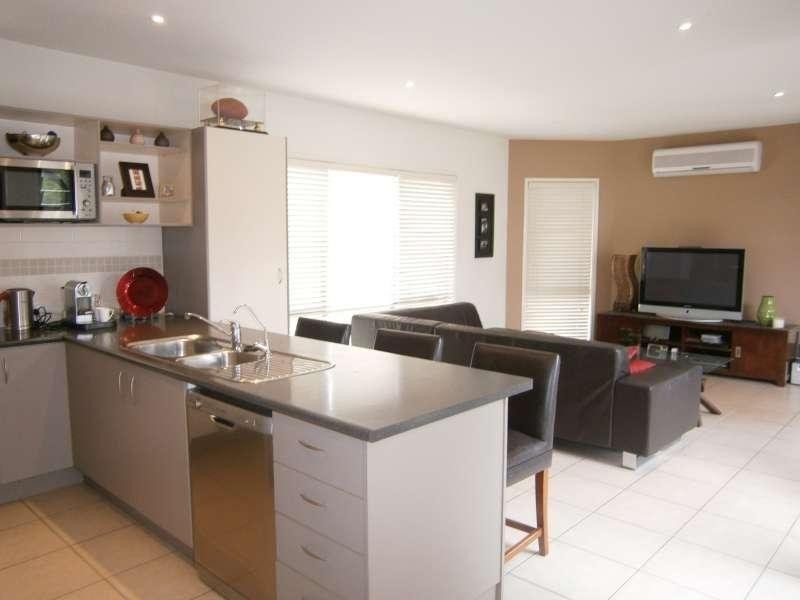 2/18 McPherson Road, Sinnamon Park QLD 4073