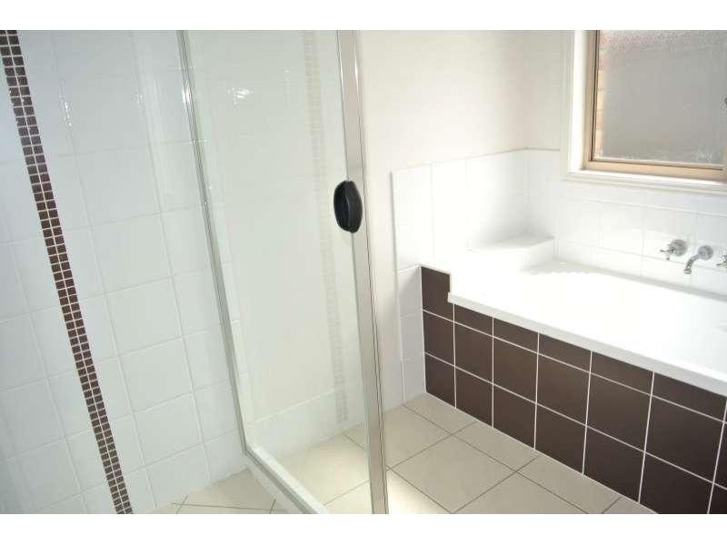 102 Anna Drive, Raceview QLD 4305