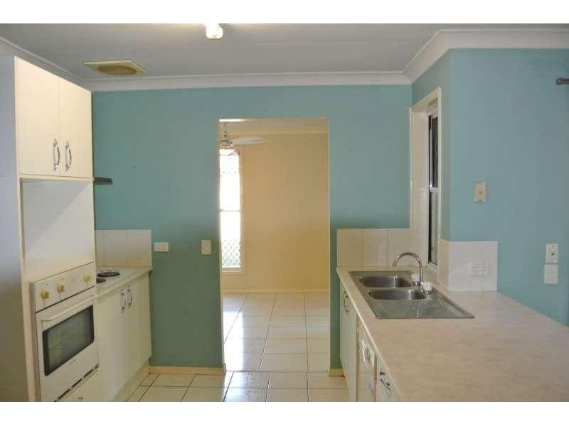 11 Paroo Place, Hillcrest QLD 4118